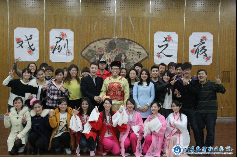 “戏剧之夜”文艺演出圆满完成.jpg