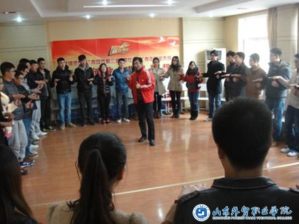 我院学生参加“青春激扬中国梦”青岛市第二届大学生领袖训练营培训班4.jpg