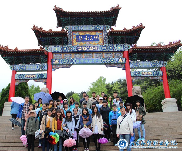 我院涉外旅游专业学生参加“青岛好导游”踏青活动.JPG
