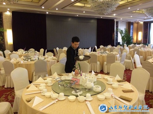 我院涉外旅游专业学生为亚信会提供后勤保障服务.jpg 我院涉外旅游专业学生为亚信会提供后勤保障服务.jpg