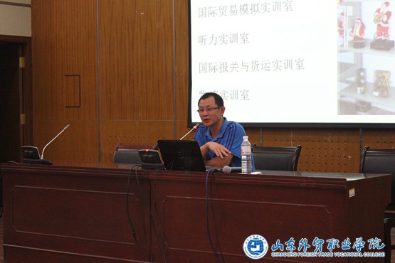 国际贸易系举行2014级新生入学教育暨专业介绍1_副本.jpg 国际贸易系举行2014级新生入学教育暨专业介绍1_副本.jpg