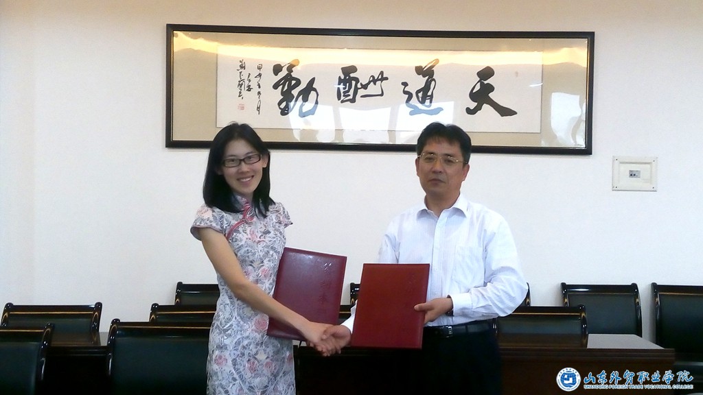 我院与青岛坤德茶叶有限公司签订校企合作协议.jpg 我院与青岛坤德茶叶有限公司签订校企合作协议.jpg