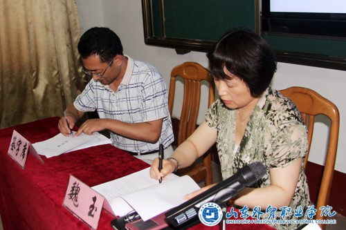2015年反腐倡廉会议签订责任书.jpg