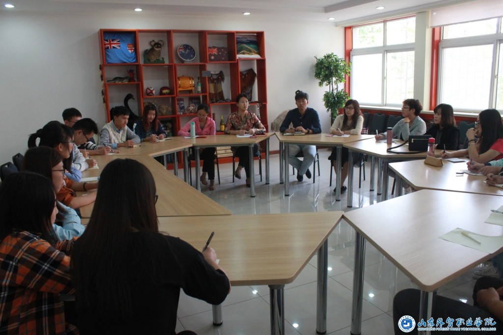1.国际贸易系召开2014级国际贸易贯通班英语学习座谈会.jpg