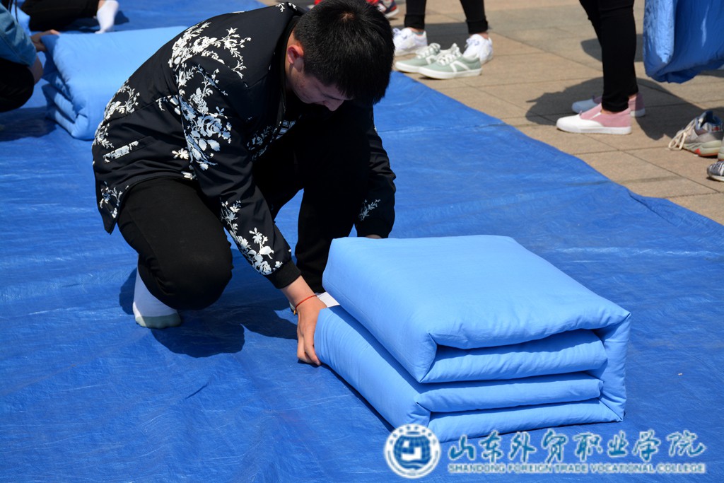 叠被子2.JPG
