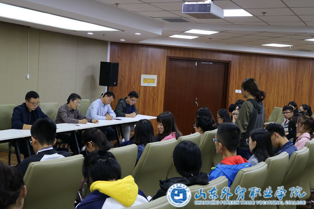 泰安基地召开期中学生座谈会.JPG 泰安基地召开期中学生座谈会.JPG